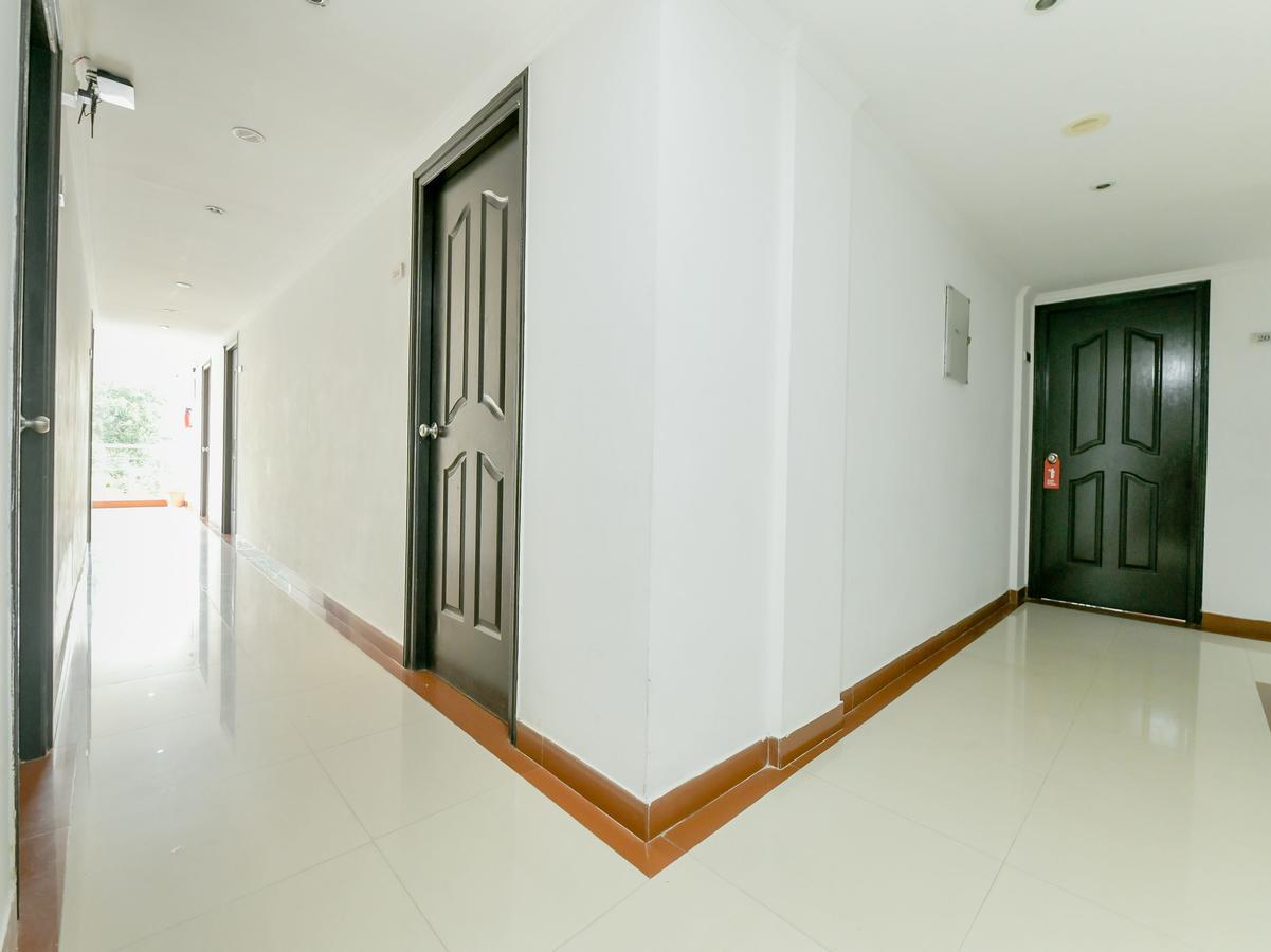 Отель Oyo 15460 Centre Point Коччи Экстерьер фото